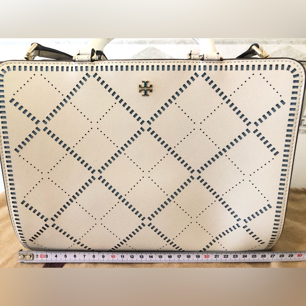 🌺🌺Authentic Tory Burch - Boutique Store Collection - Picture 3 of 15